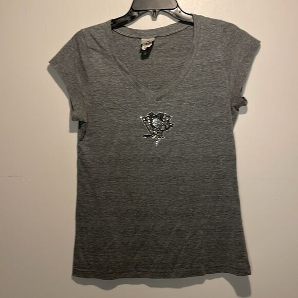 NHL Pittsburgh Penguins- BUNDLE! Bucket Hat & 2 Women’s V Neck T-Shirts- Size L - Picture 3 of 10